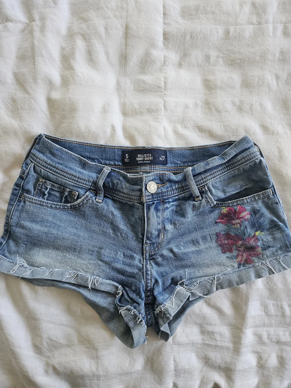 🦋Hollister Classic Tropical Flower On Denim Low-Rise Jean Short-Short Size 5 - Picture 1 of 3